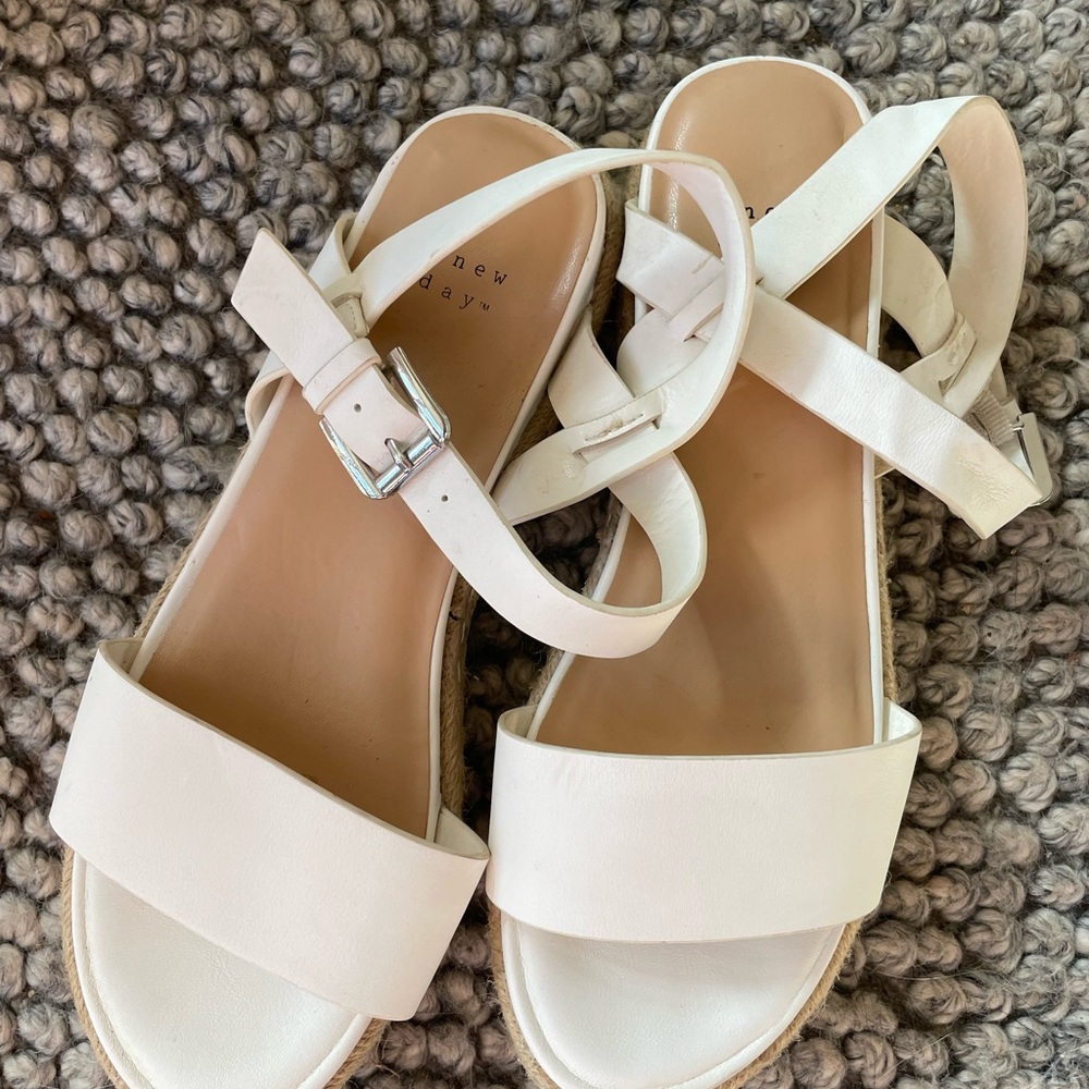 A New Day White Leather Strappy Sandals with Buckle Women size 9.5 - Picture 2 of 6